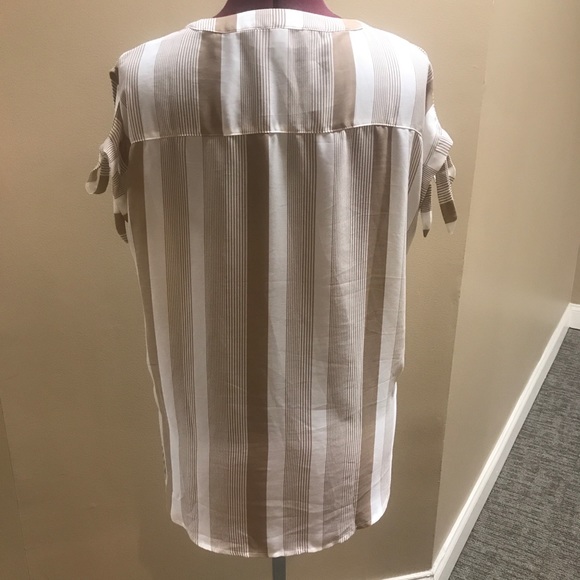 Tie sleeve drape front top - Picture 2 of 5